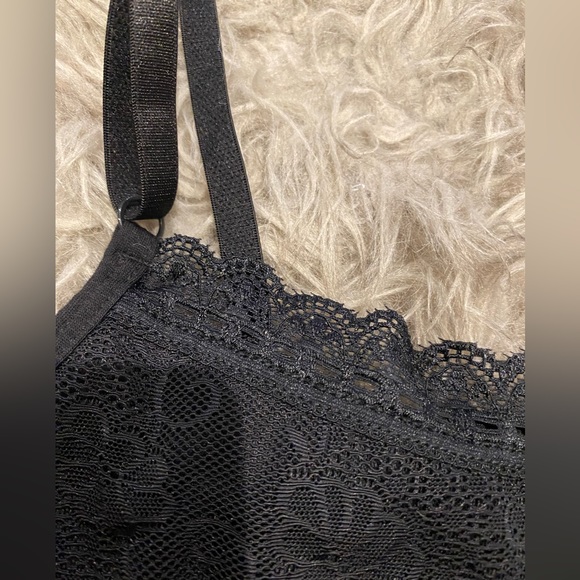 Veil and Lace Night Gown - Picture 5 of 12